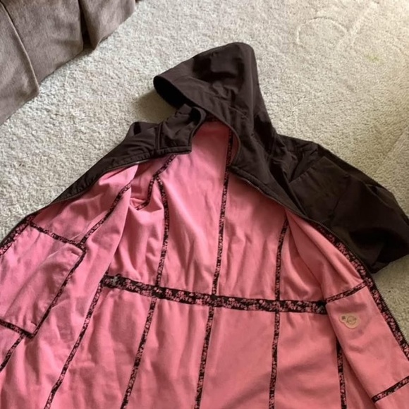 Lululemon Coffee Brown Utility Jacket with Pink Lining Fits size US 8 - Picture 2 of 5